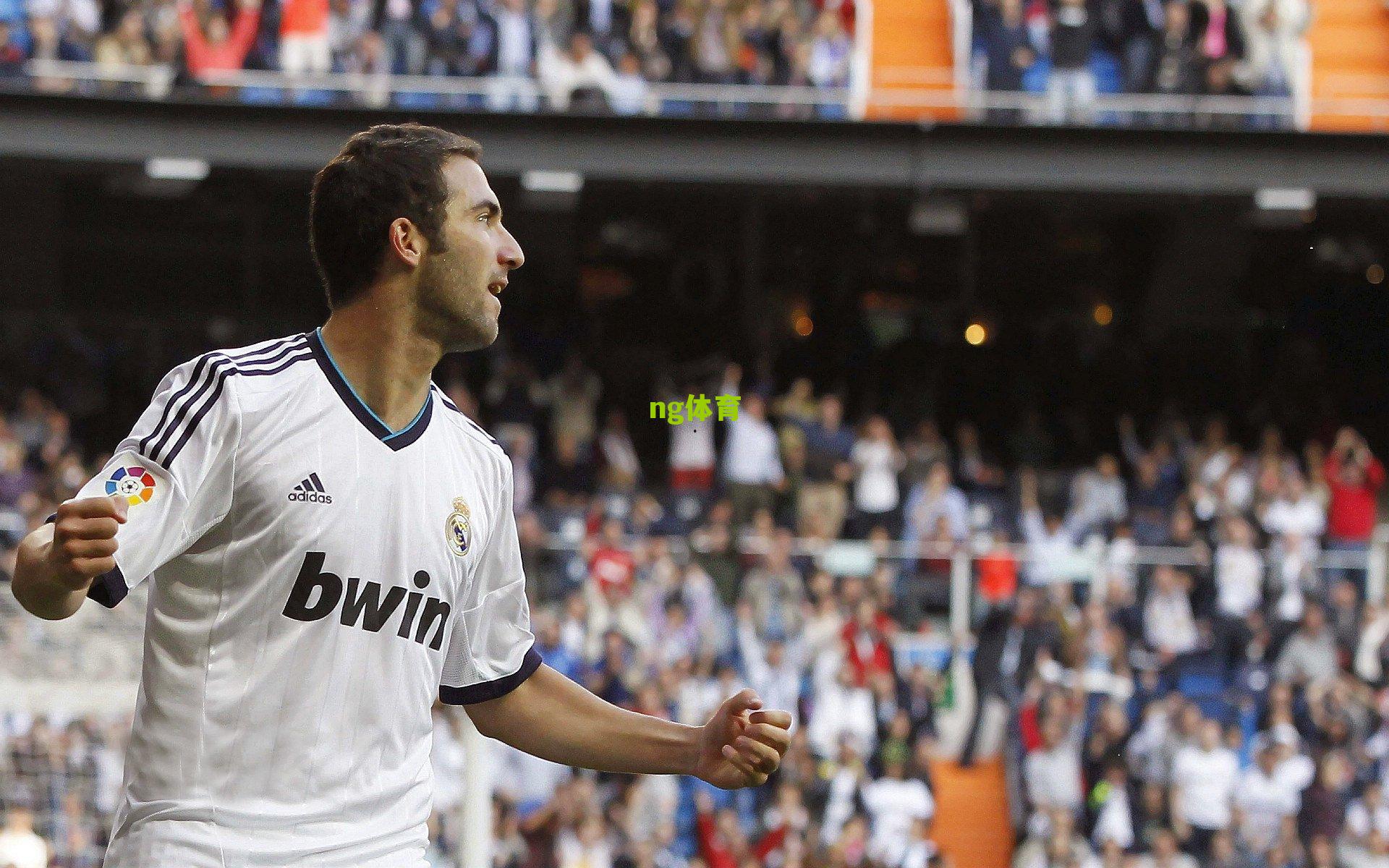 ng体育入口：意甲争四白热化，那不勒斯主场迎战残阵帕尔马，双核驱动能否击穿铁桶阵？