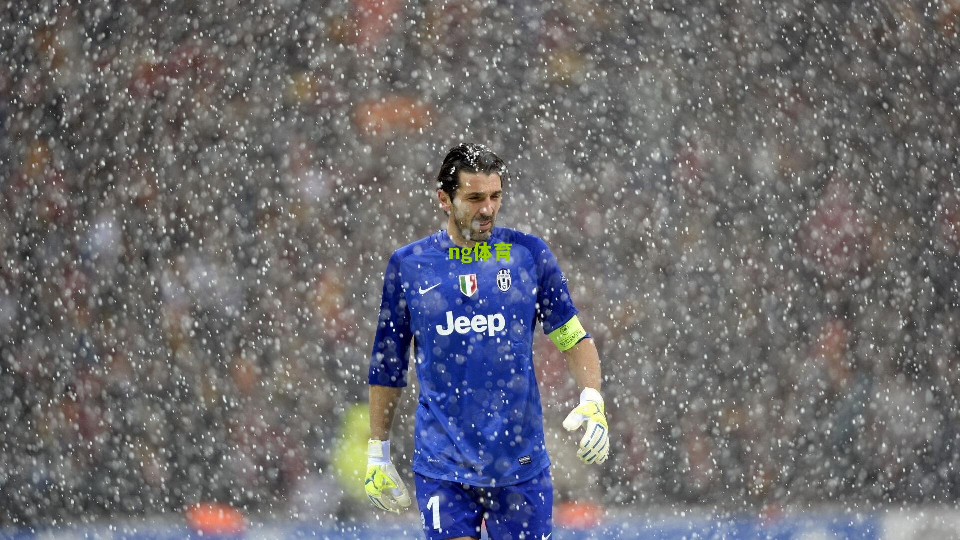 【ng体育平台】大洛佩斯上演移动长城式防守，关键好帽锁定雄鹿胜局